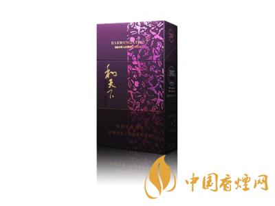 2020白沙和天下價格表和圖片 2020和天下香煙是白沙牌香煙中的一種，說起和天下香煙，相信大家都認識，和天下是高端香煙品牌,隸屬于湖南中煙工業(yè)有限責任公司，那么，2020年白沙和天下多少錢一包呢?趕緊來看看吧!  和天下香煙  和天下香煙時尚大氣的包裝　簡潔流暢的線條　以紫色為主色調(diào)的搭配　無一不顯示出和天下的不凡紫色在中國傳統(tǒng)里是尊貴的顏色，如北京故宮又稱為“紫禁城”亦有所謂“紫氣東來” 口感上此款雅香綿滑，香氣醇和，余味純凈，實屬難得一見的神品啊!  系列產(chǎn)品  和天下(尊尚中支)  類型： 烤煙型  煙氣煙堿量： 0.0 mg  煙長： 84 mm  過濾嘴長： 25 mm  包裝形式： 條盒硬盒  單盒支數(shù)： 20  銷售形式： 國產(chǎn)內(nèi)銷  生產(chǎn)狀態(tài)： 待上市  備注： 白沙和天下尊尚中支  和天下(尊尚5000)  類型： 烤煙型  煙氣煙堿量： 0.0 mg  煙長： 88 mm  過濾嘴長： 25 mm  包裝形式： 條盒硬盒  單盒支數(shù)： 20  銷售形式： 國產(chǎn)內(nèi)銷  生產(chǎn)狀態(tài)： 已上市  備注： 白沙和天下尊尚5000  白沙(硬和天下雙中支)  單盒參考價： 90 元  條盒參考價： 900 元  條盒批發(fā)價： 763.2 元  小盒條形碼： 6901028204798  條包條形碼： 6901028204804  白沙(和天下天下韶山)  單盒參考價： 100 元  條盒參考價： 1000 元  小盒條形碼： 6901028196925  條包條形碼： 6901028196932  白沙(軟和天下檀香)  單盒參考價： 100 元  條盒參考價： 1000 元  條盒批發(fā)價： 763.2 元  白沙(和天下細支)  單盒參考價： 100 元  條盒參考價： 1000 元  條盒批發(fā)價： 720.8 元  小盒條形碼： 6901028196048  條包條形碼： 6901028196055  白沙(軟和天下)  單盒參考價： 100 元  條盒參考價： 1000 元  條盒批發(fā)價： 720.8 元  小盒條形碼： 6901028196017  條包條形碼： 6901028196024  白沙(和天下)  單盒參考價： 100 元  條盒參考價： 1000 元  條盒批發(fā)價： 848 元  小盒條形碼： 6901028196925  條包條形碼： 6901028196932  通過以上的信息可以了解到2020年白沙和天下的價格，以上就是香煙網(wǎng)為您提供的關于2020白沙和天下價格表和圖片，白沙和天下多少錢一包?的信息，想要了解更多的信息請來關注香煙網(wǎng)吧!白沙和天下多少錢一包？