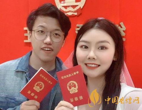 90后同名同姓情侶領證結婚 太有夫妻緣了！